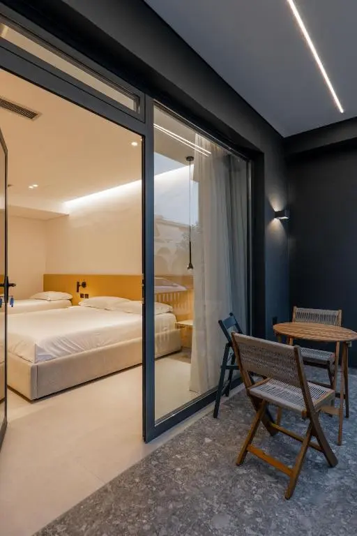 Triple Room with City View (201)